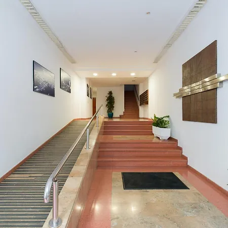 Upscale Family Apartment *